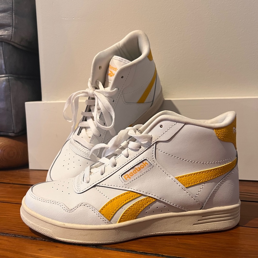 REEBOK Hightop leather sneaker - marigold accents